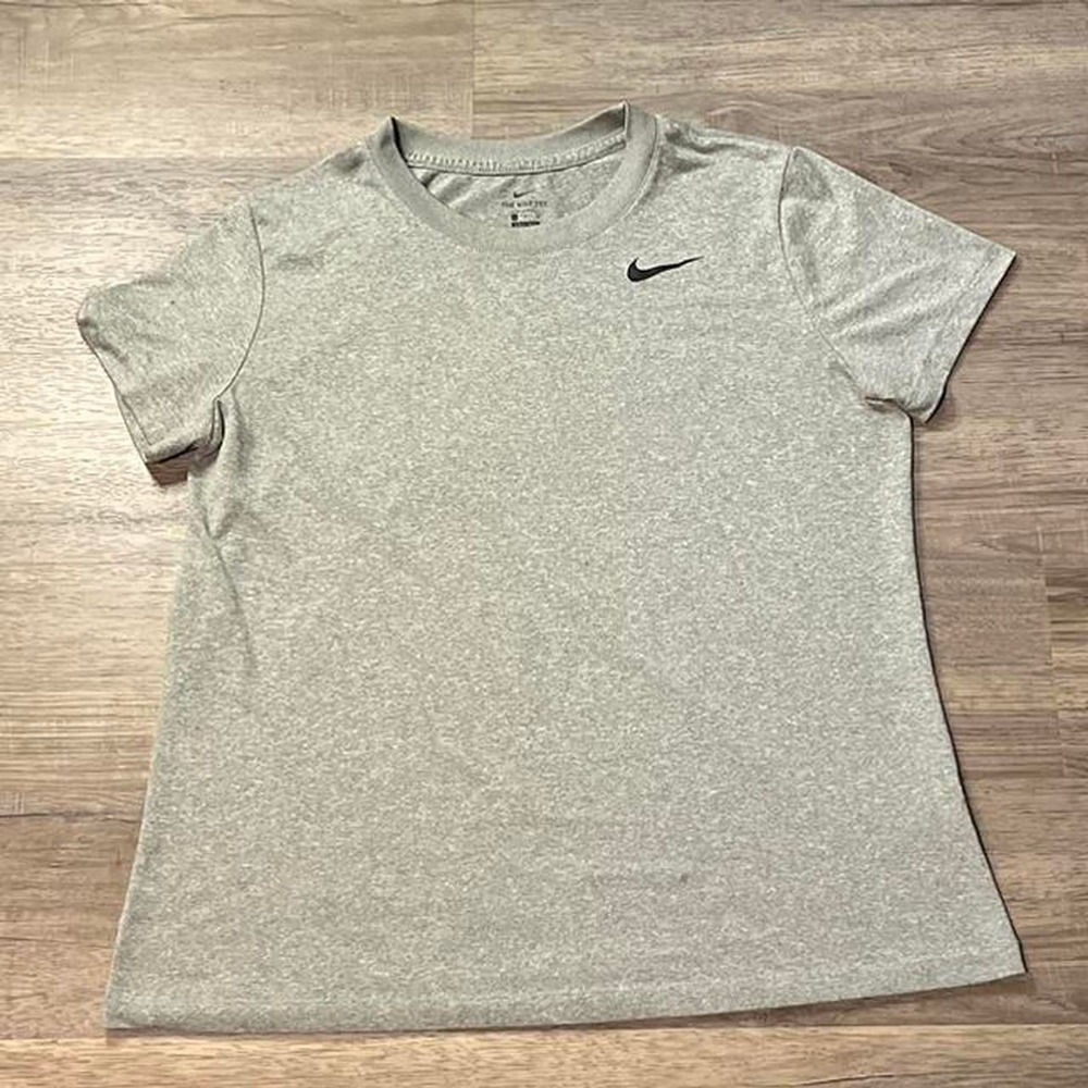 Nike Swoosh Grey Heather Dri-Fit Women's Sportswear Shirt size large